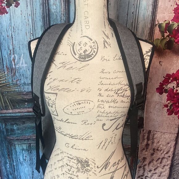 No brand grey and black backpack , has many pockets and zippers , EUC - Picture 10 of 11